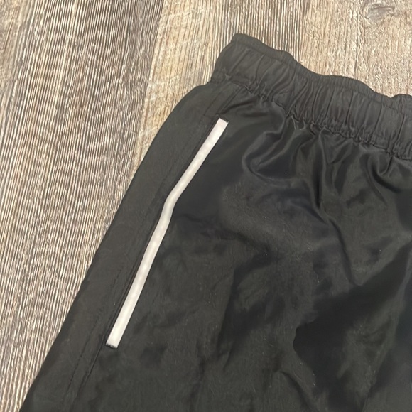 Calvin Klein shorts - Picture 2 of 5